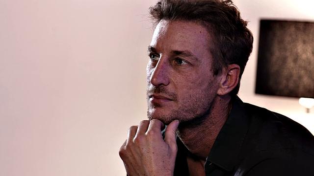 Curvy babe deepthroating lover before fucking