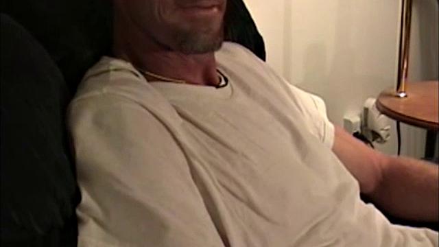 Высокий красавец Скотт играет с игрушками и мощно кончает