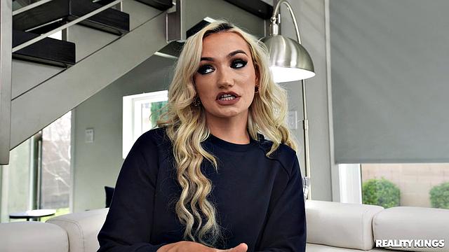 Milf Makes A Juicy Move