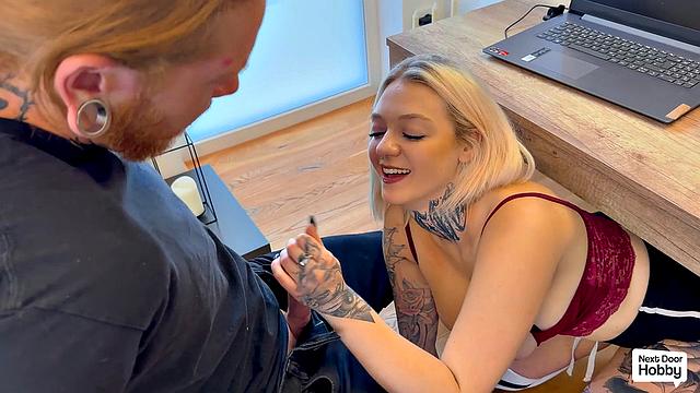 Horny Attention-Whore Deepthroats Her BF And Gets Cum On Her Pussy