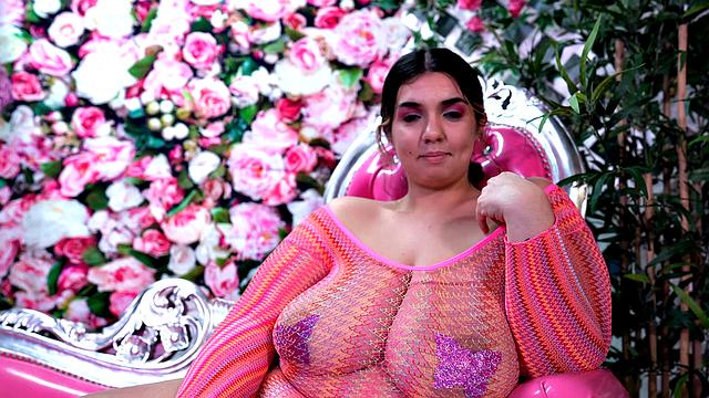 Латиноамериканка Rose D Kush раскачивает pov и игрушку - грудь впереди