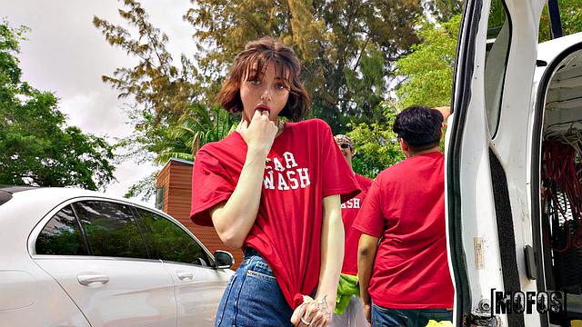 минет и жёсткий трах прямо на автомойке