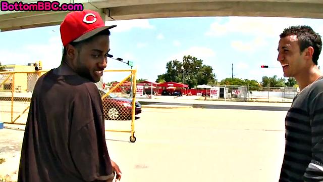 Pulled black dude cockriding