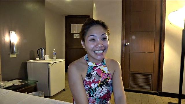 Лани страстно скачет и ловит горячую порцию глубоко внутри