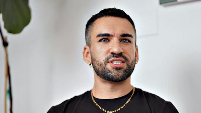 Handsome solo jock jerks till cum after casting