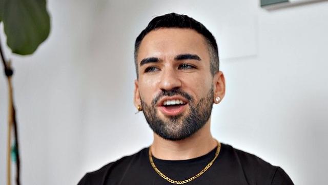 Handsome solo jock jerks till cum after casting