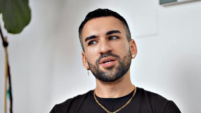 Handsome solo jock jerks till cum after casting