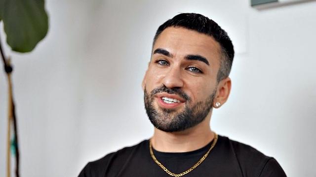 Handsome solo jock jerks till cum after casting