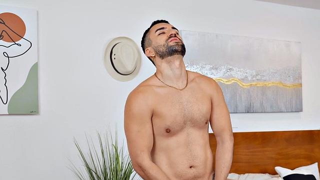 Handsome solo jock jerks till cum after casting