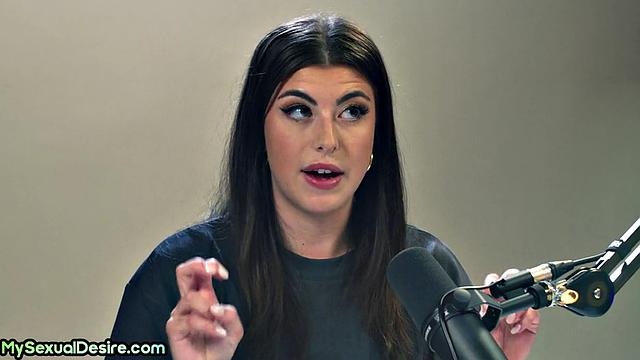 Naturaltitted busty babe solo