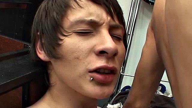 Саймонт жестко трахается с Марио и кончает ему на лицо