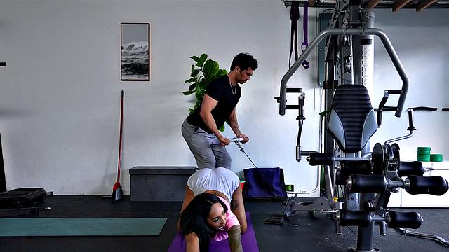 I'm gonna creampie you in the gym, sis!