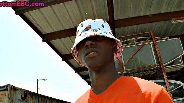 Nubian amateur picked up and publicly fucked outdoors