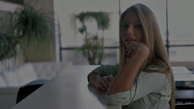 Tempted To Touch - S9:E4