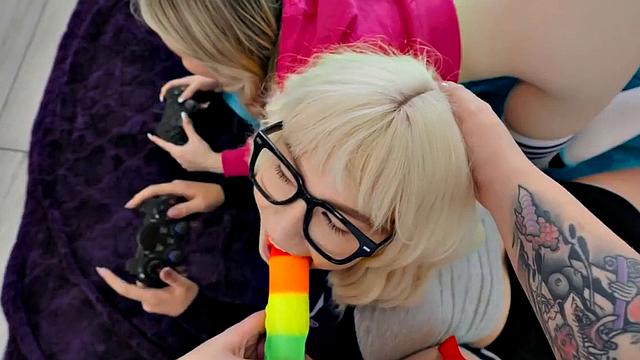 Bigbooty ginger toying nympho babes in hot 3some