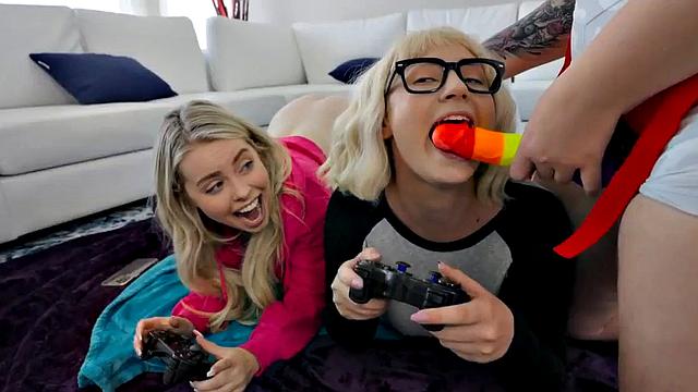 Bigbooty ginger toying nympho babes in hot 3some