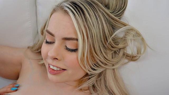 Bigbooty ginger toying nympho babes in hot 3some