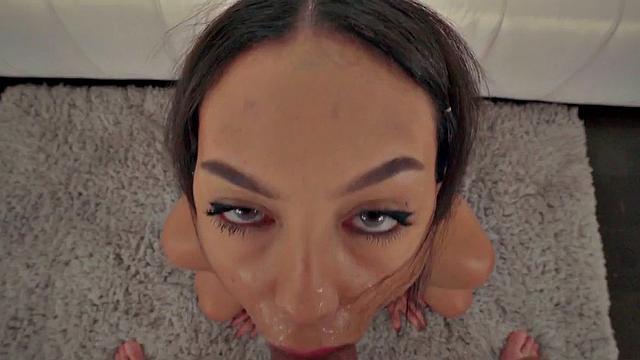 Pussyfingering babe gets facefucked in POV