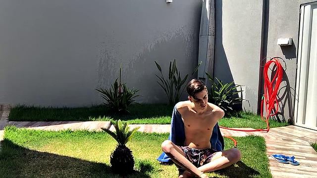Jerking Off in the Sun with Henry - Henry Evans