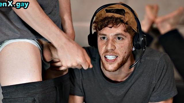 Gaming twinks bareback each other after footjob