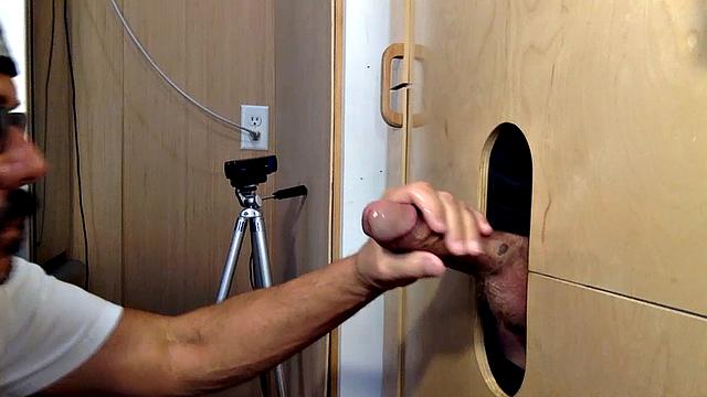 женатый мужик отдается сразу двум у дырки