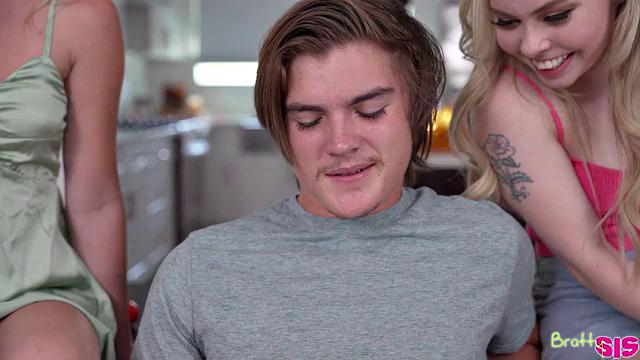 A Slice of Stepsisters Pie - S25:E1