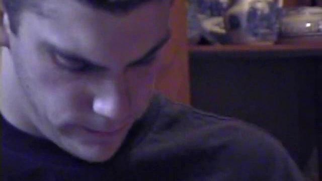 Ric дрочит член на камеру и кончает