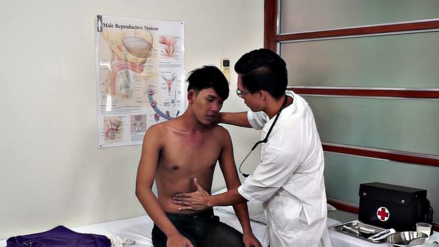 Nympho loves fingering asshole with perverted gay