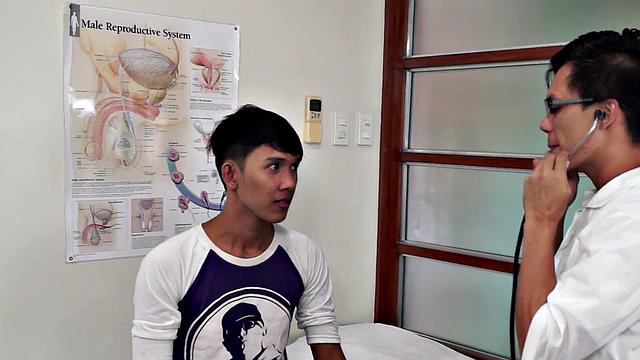 Nympho loves fingering asshole with perverted gay