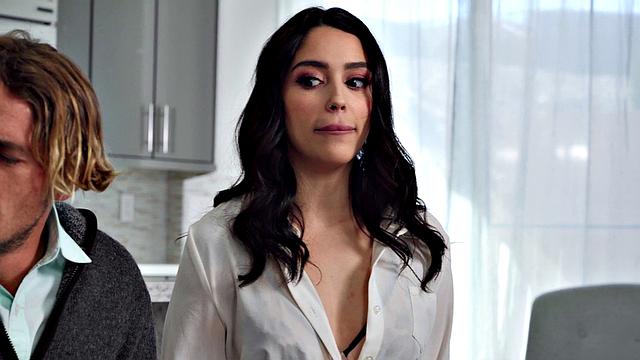 две сводные сестры устроили жаркую борьбу за члена репетитора