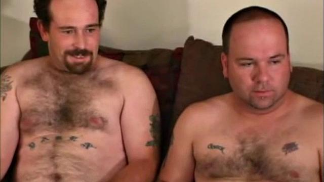 Женатый Сэм и Даррин пробуют гей-секс днем