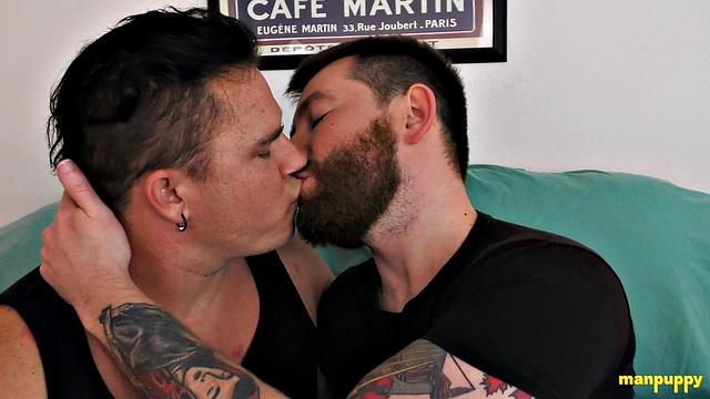Hot Gay Kissing 41 - Kaleb DeWulf &amp;amp; Leo Blue Cuties
