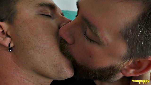 Hot Gay Kissing 41 - Kaleb DeWulf &amp;amp; Leo Blue Cuties