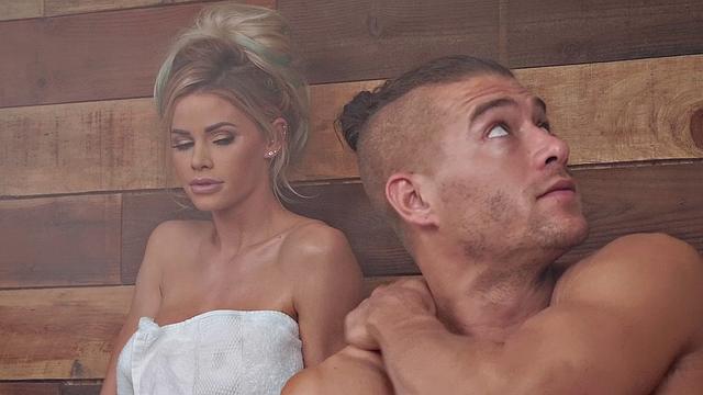 Tattooed babe gets her bald pussy drilled in the sauna