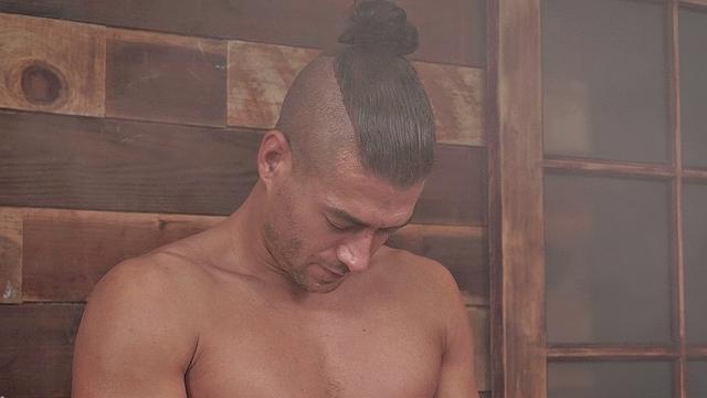 Tattooed babe gets her bald pussy drilled in the sauna