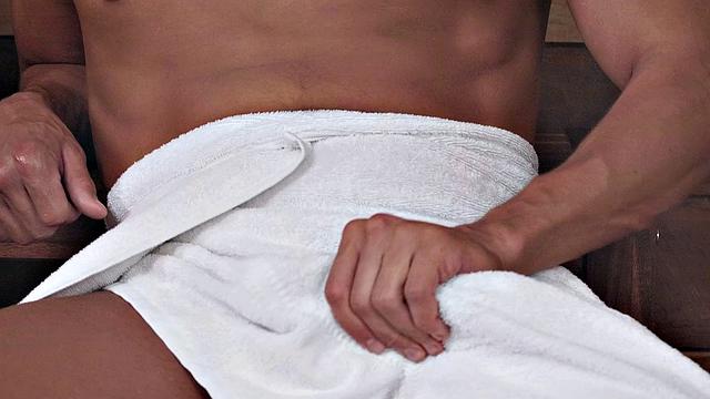 Tattooed babe gets her bald pussy drilled in the sauna