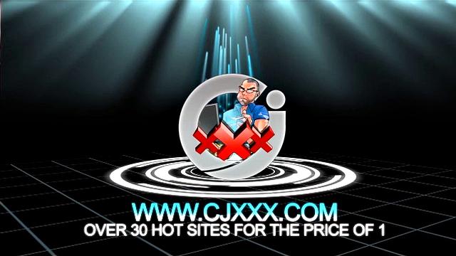 кейси дрочит свой член перед камерой