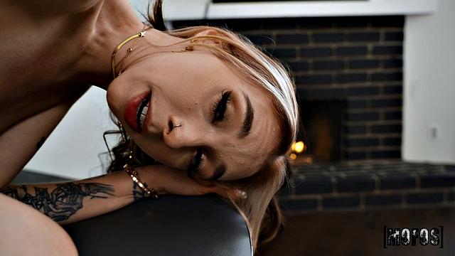 Breezy Bri сосёт и катается на члене Charles Dera, страстный секс в разных позах.