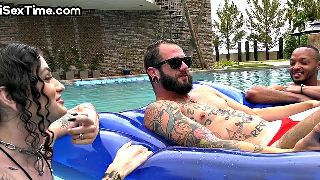 Bisexual tattooed babe in threesome fucked outdoor in IR sex