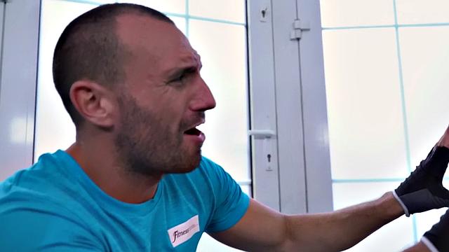 Gym-loving goddesses spoil coach after long practice