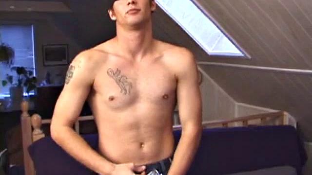 Cocky Stephan strips off his clothes and cues up a video, as he lubes and plays with his cock. After giving himself strokes, Stephan grabs his skateboard and blasts a load onto it