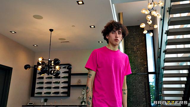 властная соседка подключается к жаркому тройничку