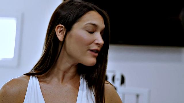 Stunning lesbian babe facesitting GF after workout