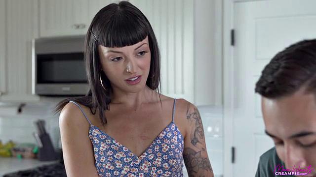 Let Me Make Sure That Cookie Gets Some Icing - S1:E5