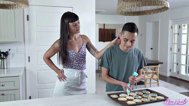 Let Me Make Sure That Cookie Gets Some Icing - S1:E5