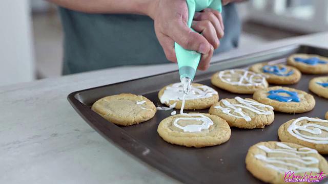 Let Me Make Sure That Cookie Gets Some Icing - S1:E5