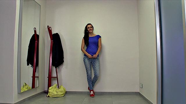 Kinky tattooed babe freaks out when stranger cums inside her bald pussy outdoors