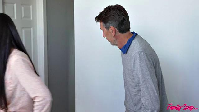 Fighting for the Bed - S4:E10