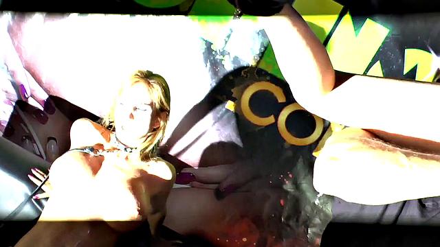 испанские красотки отсасывают на публике, пальцы в игре, очки не слетают