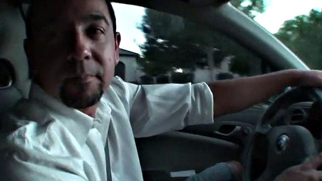 брюнетка дрочит и сосёт член в машине pov